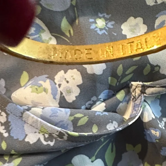 Elegant Gold Bracelet - Picture 7 of 10